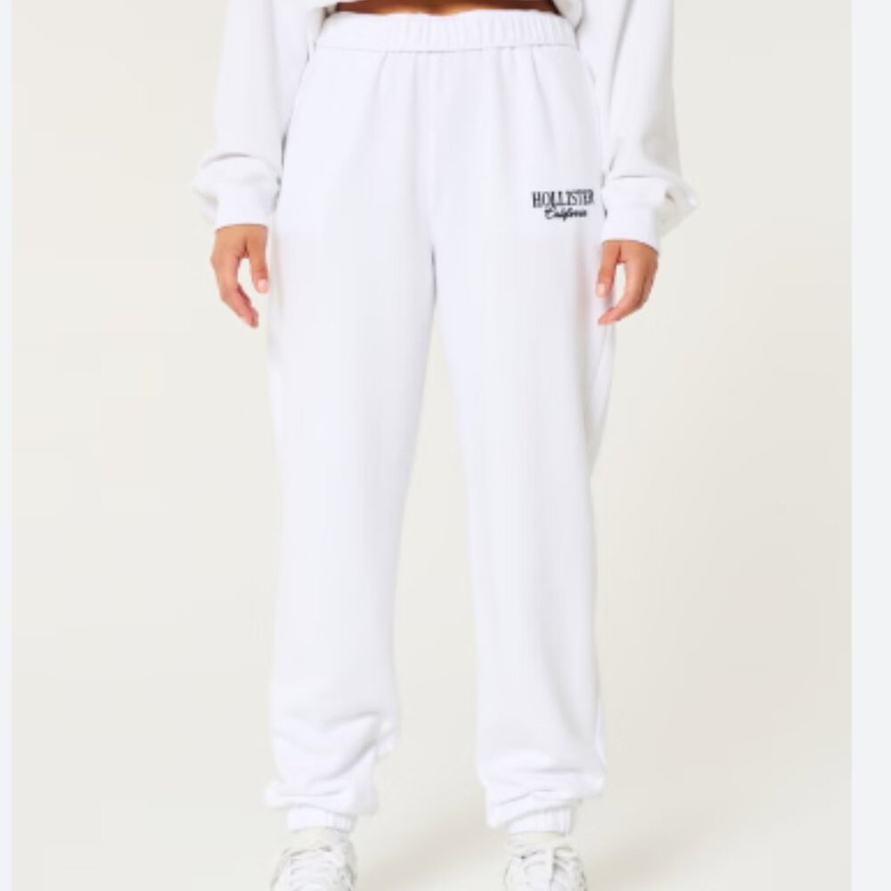 NWT Women’s Hollister White Feel Good Fleece Logo Dad Joggers Sweatpants Sz XS